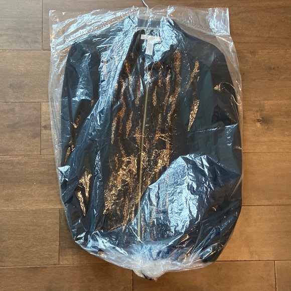 Chico’s Black Semi fitted gold zipper coat with hints of gold & sequins size 12 - Picture 2 of 8